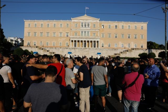 Διαμαρτυρία για το κλείσιμο των κέντρων τα μεσάνυχτα