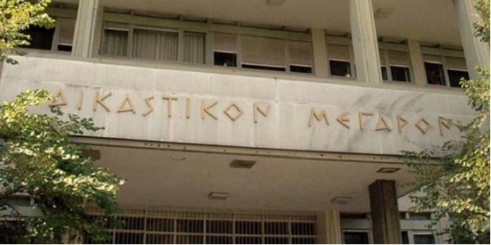 Ελεύθεροι οι τρεις καταστηματάρχες για τα take away ποτά