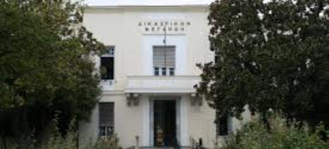 Συκοφαντούσε ιερέα ότι έψελνε σε ρυθμό... καρσιλαμά!