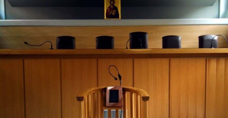 Μια 47χρονη άρπαξε δικηγόρο από το πέτο