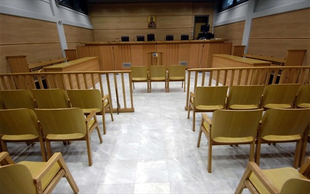 Τον μισό μισθό τους δίνουν δικαστές και εισαγγελείς
