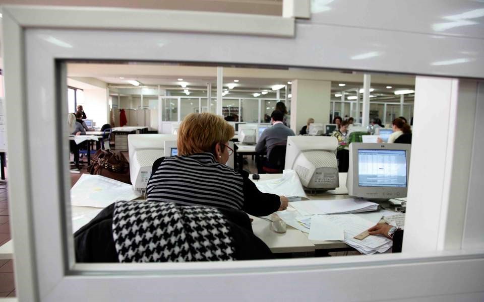 «Εκτός» 369 δημόσιοι υπάλληλοι από το 2015