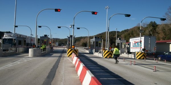 Ελεύθερη η διέλευση ανέργων από όλα τα διόδια