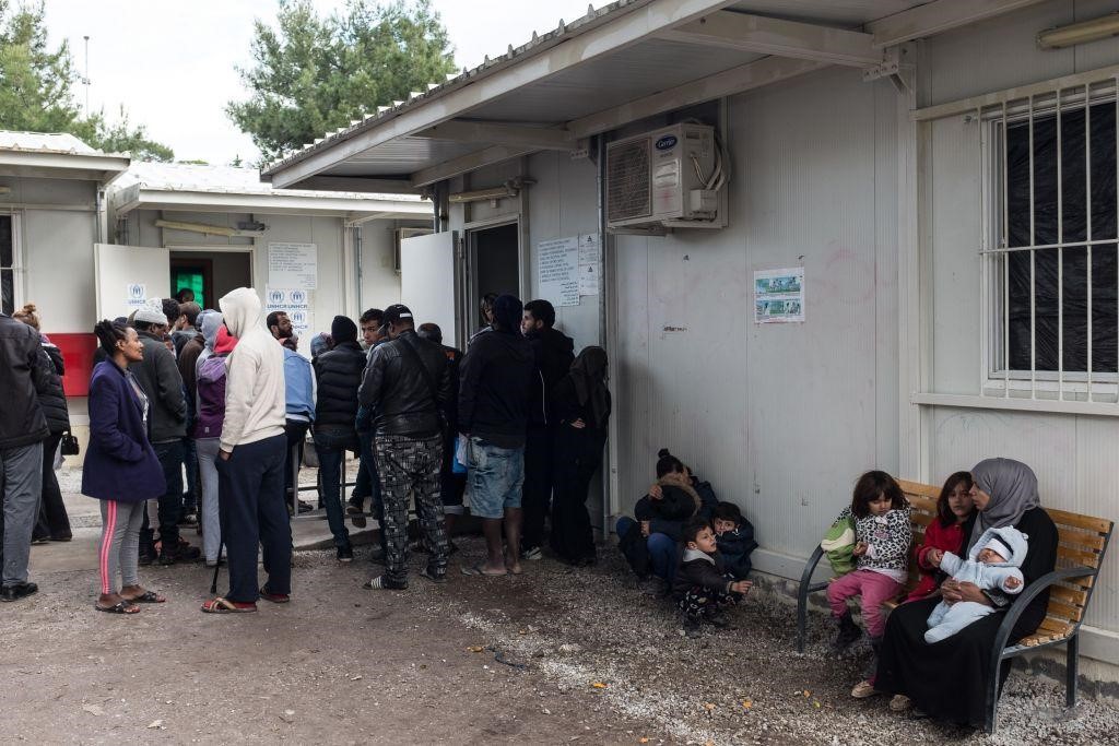 Υπεράριθμοι παραμένουν πρόσφυγες και μετανάστες