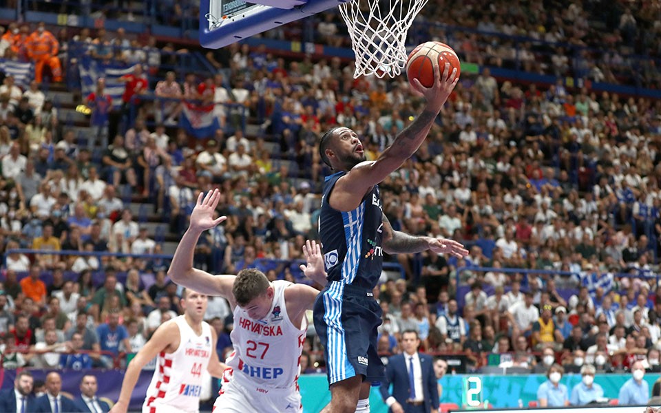 Ποδαρικό με το δεξί για την Ελλάδα