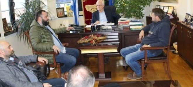 Τραγέλαφος με τα δελτία