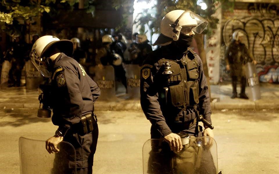 Επιχείρηση της ΕΛ.ΑΣ. σε πολυκατοικίες στα Εξάρχεια