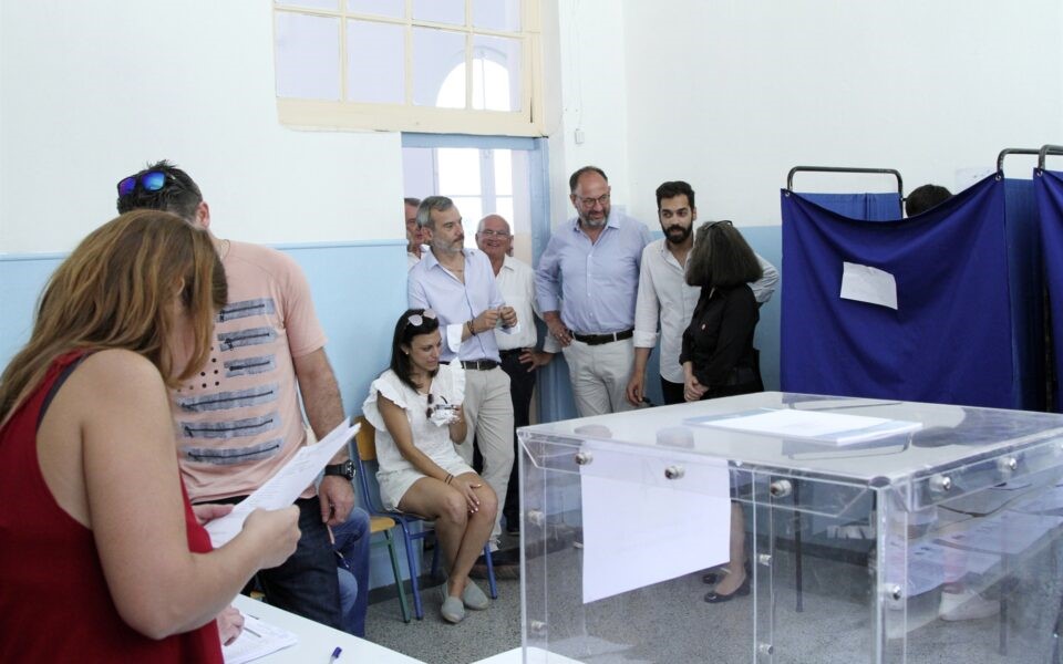 Αναζητώντας 1,5 εκατ. ψηφοφόρους