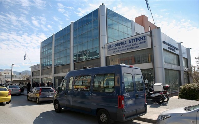 «Χειροπέδες» σε υπαλλήλους του υπ. Μεταφορών