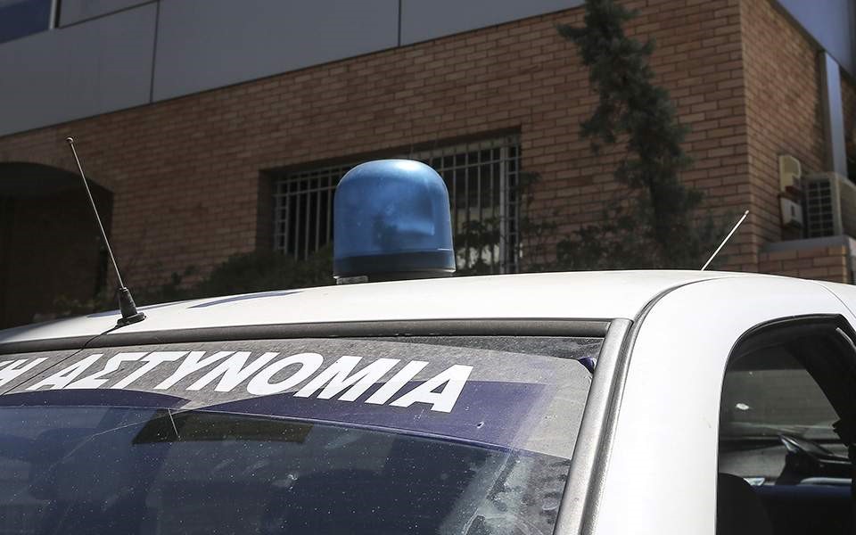 Απάτη από 27χρονο που παρίστανε τον «γιατρό»