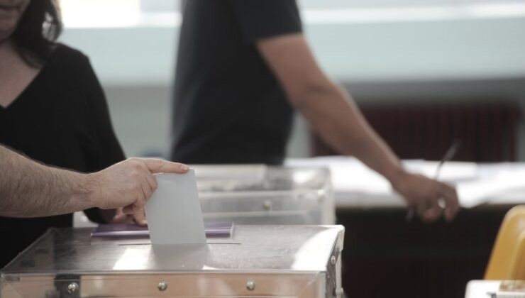 Στο 5,8% η διαφορά ΝΔ και ΣΥΡΙΖΑ