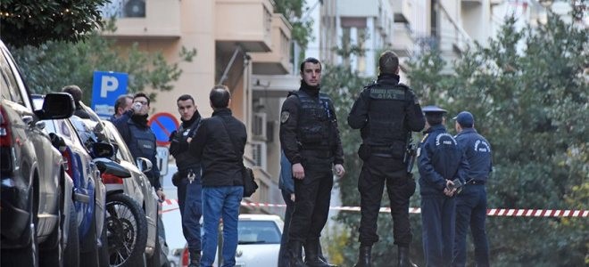 Έκρηξη στο Κολωνάκι τραυμάτισε αστυνομικό