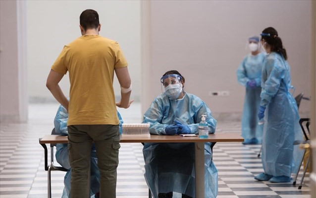 Εξετάζει νέα μέτρα κατά του κορωνοϊού