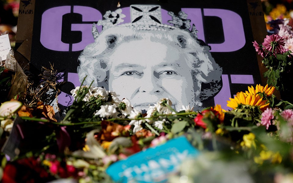 To "ύστατο χαίρε" στη Βασίλισσα Ελισάβετ