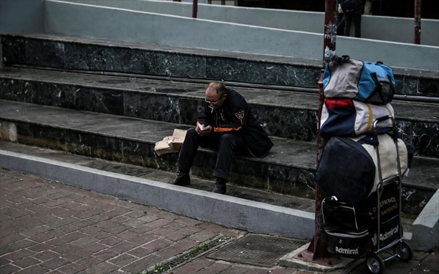 To 31,8% των Ελλήνων απειλείται από τη φτώχεια 