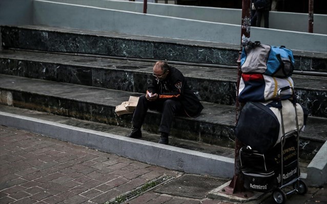 To 31,8% των Ελλήνων απειλείται από τη φτώχεια