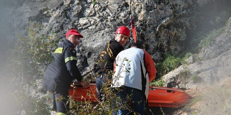 Διάσωση πεζοπόρου από την ΕΜΑΚ στα Τέμπη