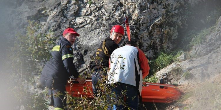 Διάσωση πεζοπόρου από την ΕΜΑΚ στα Τέμπη 