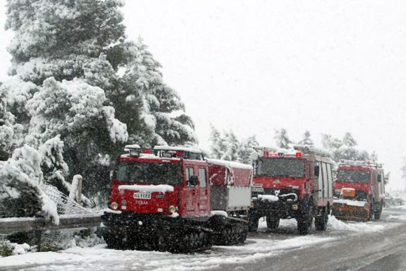 Επιχείρηση απεγκλωβισμού εννέα ατόμων από την ΕΜΑΚ 