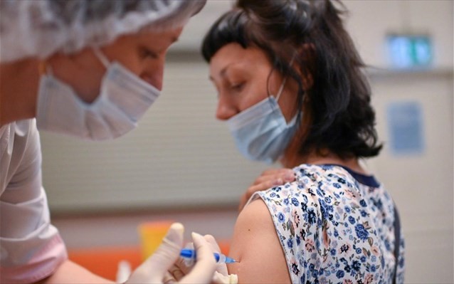 Τα εμβόλια βάζουν "φρένο" και στις νέες μεταλλάξεις