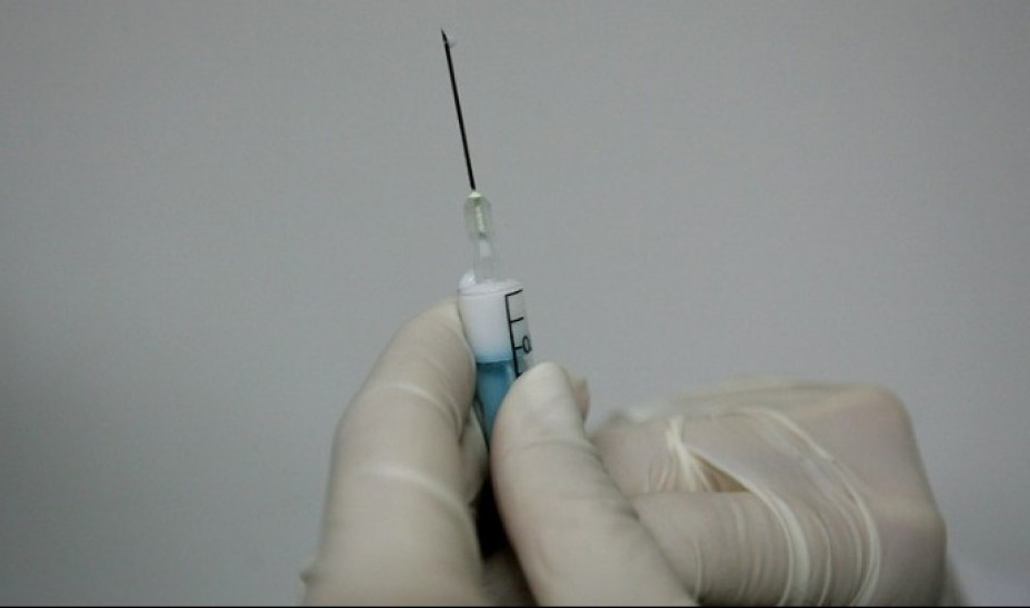«Παγκόσμια κούρσα» για το εμβόλιο