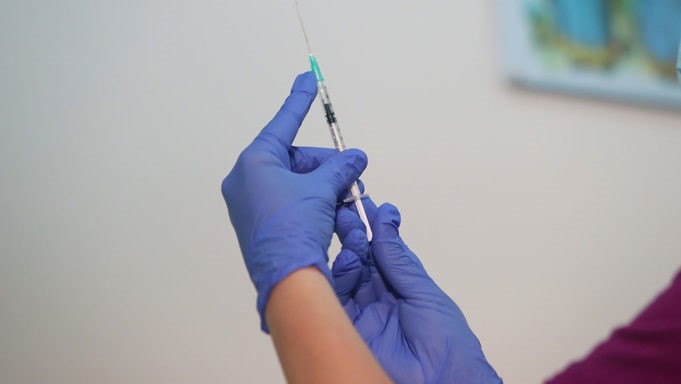 Λάρισα: Αθρόοι εμβολιασμοί υγειονομικών