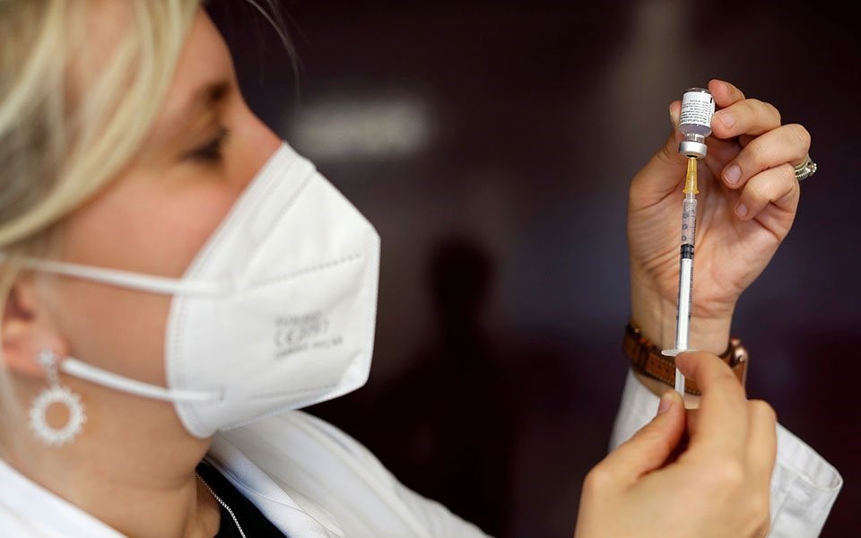 Η Ελλάδα 5η στην "κούρσα" εμβολιασμών στην Ε.Ε.