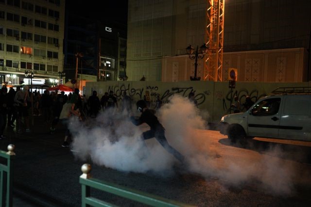 Επεισόδια και χημικά στην πορεία για τον Παύλο Φύσσα