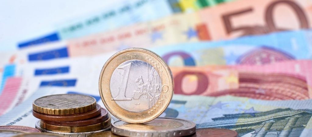 Έρχονται 400 ευρώ σε δικηγόρους, μηχανικούς, οικονομολόγους