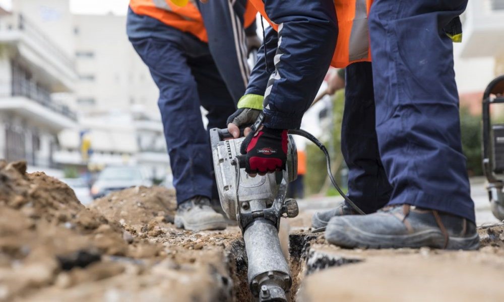 Σε εξέλιξη έργα για να φτάσουν οπτικές ίνες σε κάθε σπίτι