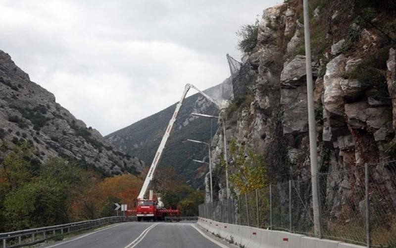 Εργα βραχοπροστασίας στην κοιλάδα των Τεμπών