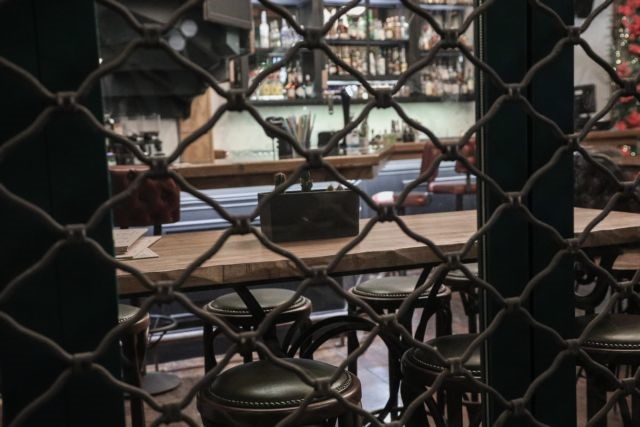 Στο 53% ανέρχεται η πτώση στον κλάδο της εστίασης