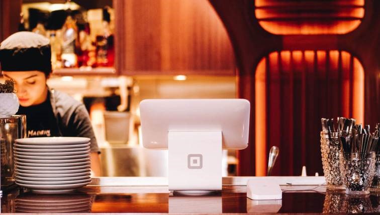 Σε εστίαση και τουρισμό το 80% νέων αλλοδαπών