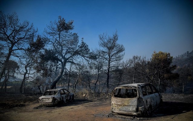 Ανεξέλεγκτη η πυρκαγιά στην Εύβοια