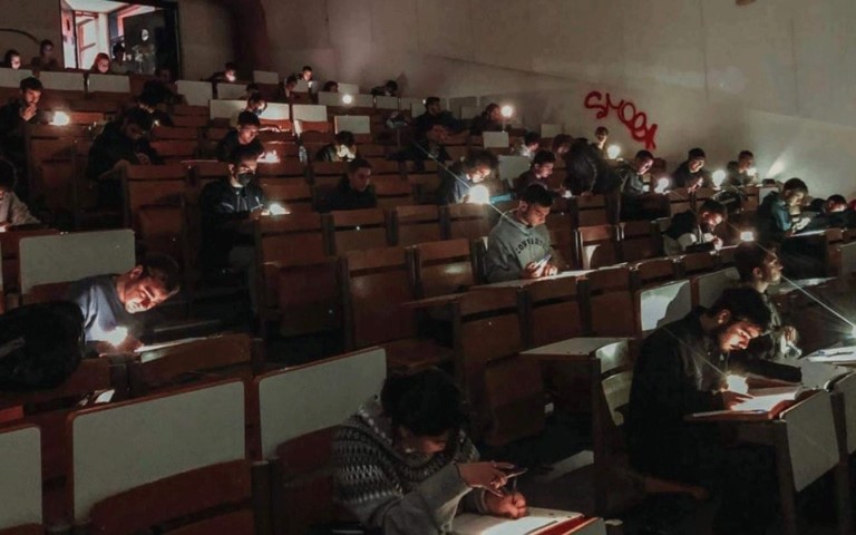 Φοιτητές στο ΕΜΠ έδωσαν εξετάσεις στο σκοτάδι