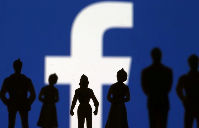 Επανέρχεται σταδιακά το Facebook
