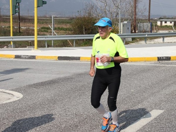 86χρονος έτρεξε και τερμάτισε στον ημιμαραθώνιο!