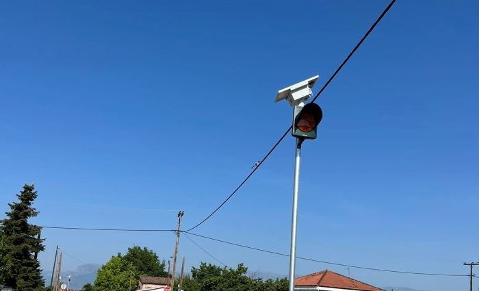 Παλλόμενα φανάρια σε επικίνδυνα οδικά σημεία