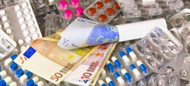 Φαρμακοποιός κατηγορείται για ναρκωτικά χάπια