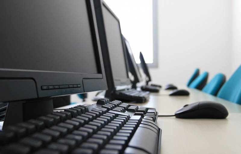Νέοι υπολογιστές στα  σχολεία επαγγελματικής εκπαίδευσης