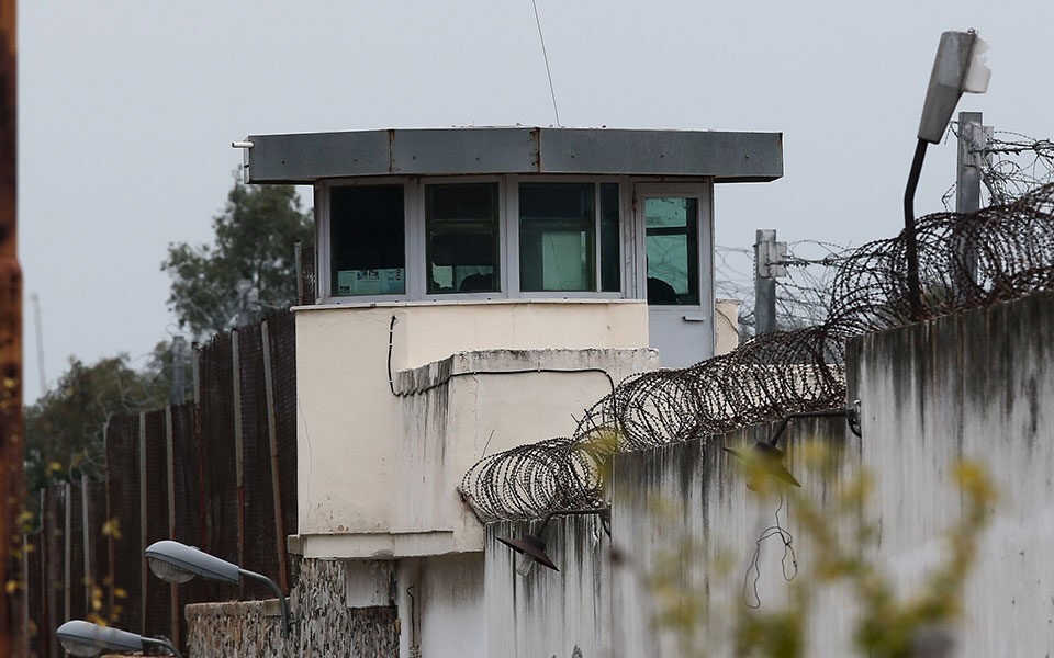 Έφοδος σε κελιά Αλβανών βαρυποινιτών