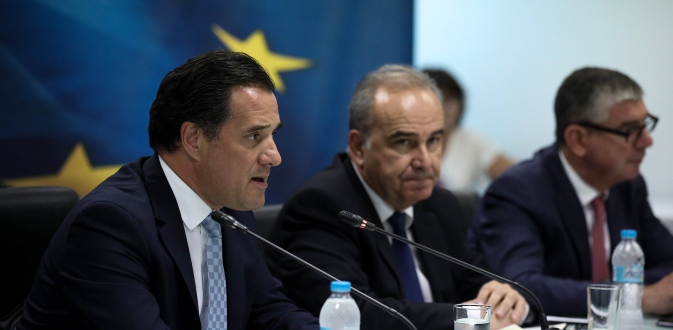 Διαψεύδει το άνοιγμα των καταστημάτων όλες τις Κυριακές