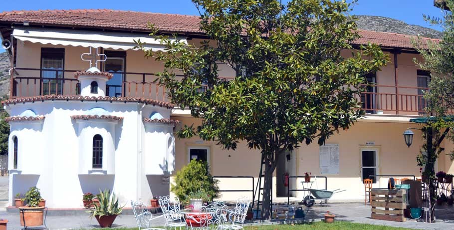 «Εισβολή» του Ρουβίκωνα στο Γηροκομείο Βόλου!