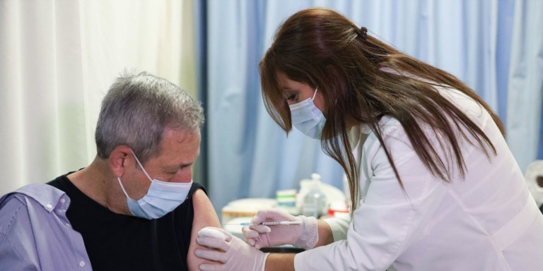 Πλησιάζουν το 1 εκατ. οι εμβολιασμοί