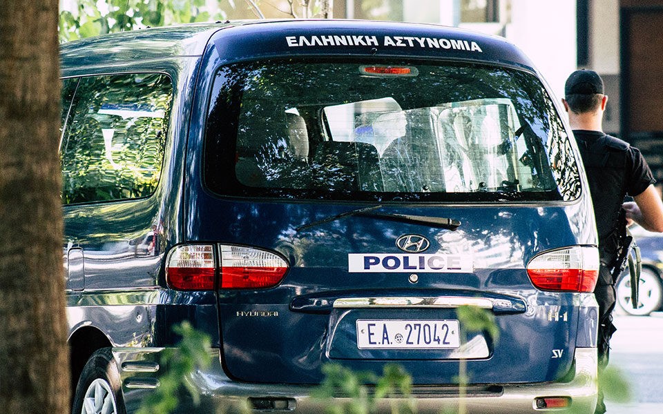 Βριλήσσια: Διαρρήκτες εισέβαλαν σε σπίτι γιατρού