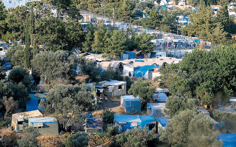 «Φρένο» στην αποσυμφόρηση των νησιών