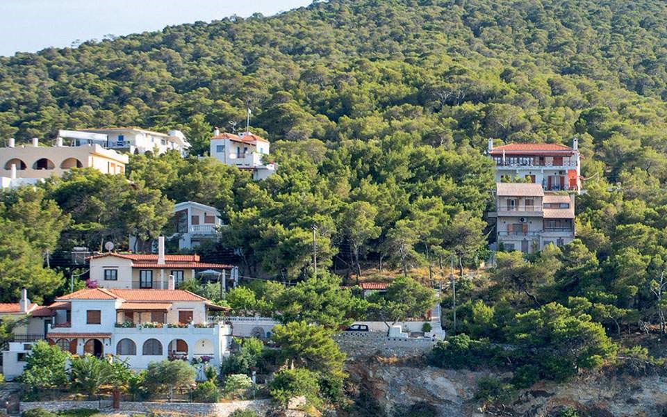 Αιτήσεις εντός έξι μηνών για τα αυθαίρετα σε δάση