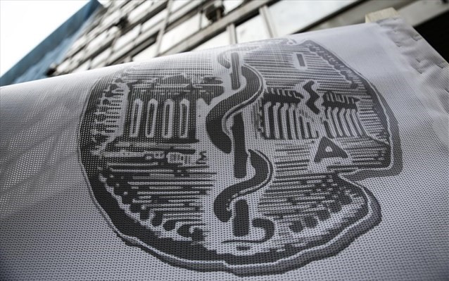 8 στους 10 Έλληνες πληρώνουν από την τσέπη τους