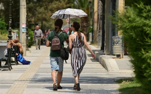 Ηλιοφάνεια αλλά και... τοπικές βροχές