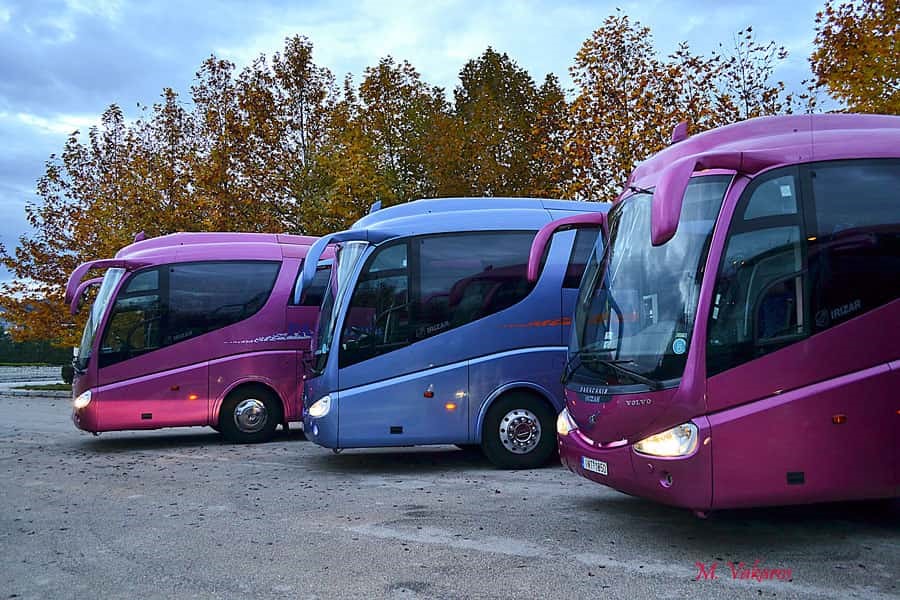 Μειώνονται τα τέλη τουριστικών λεωφορείων